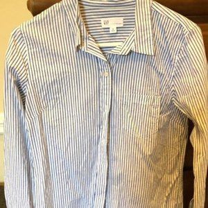 Gap small button down shirt